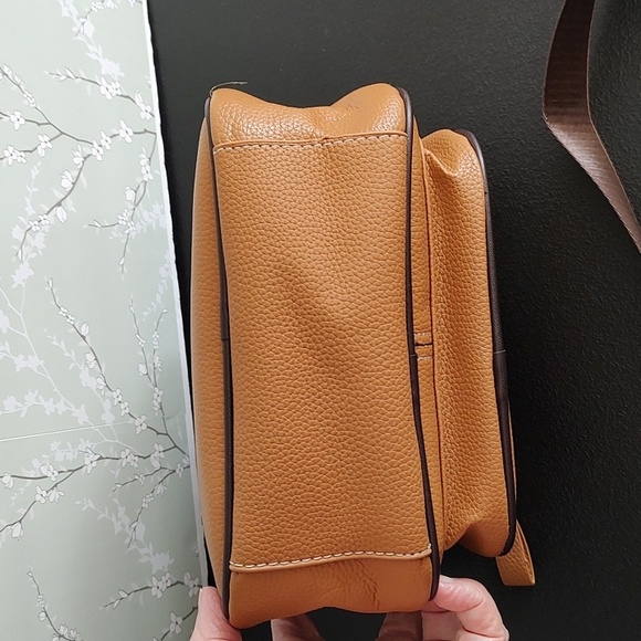 K Crossbody - Picture 8 of 9